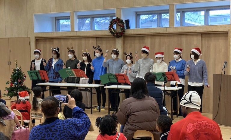 保育園のクリスマス会でハンドベル