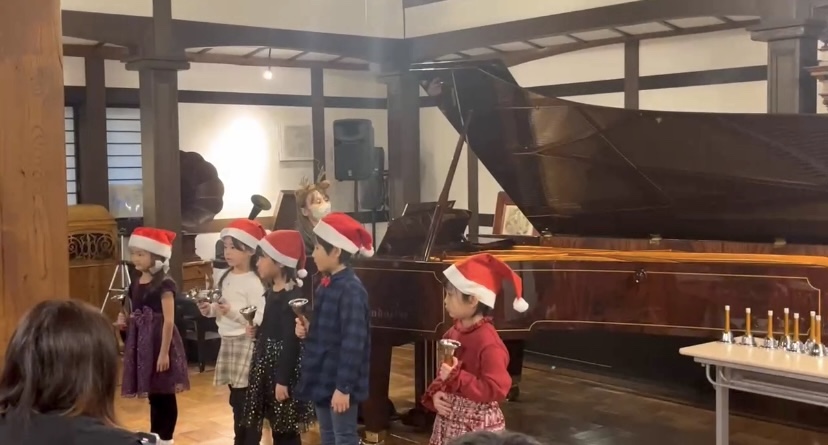 ピアノ教室でハンドベル