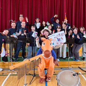 学校の音楽イベントでハンドベル